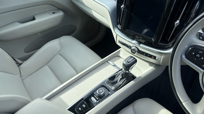 Volvo Xc60 2.0 D4 Momentum 5dr AWD Geartronic Diesel Estate